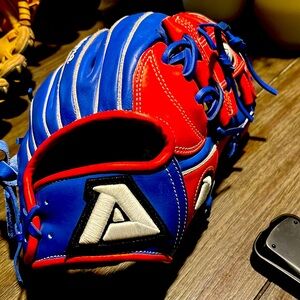 Akadenna baseball glove. 11.5 right hand throw. NWT